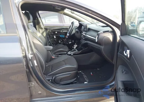 2021 Kia Forte Gt-Line z USA, uszkodzony, nr VIN 3KPF34AD6ME357657